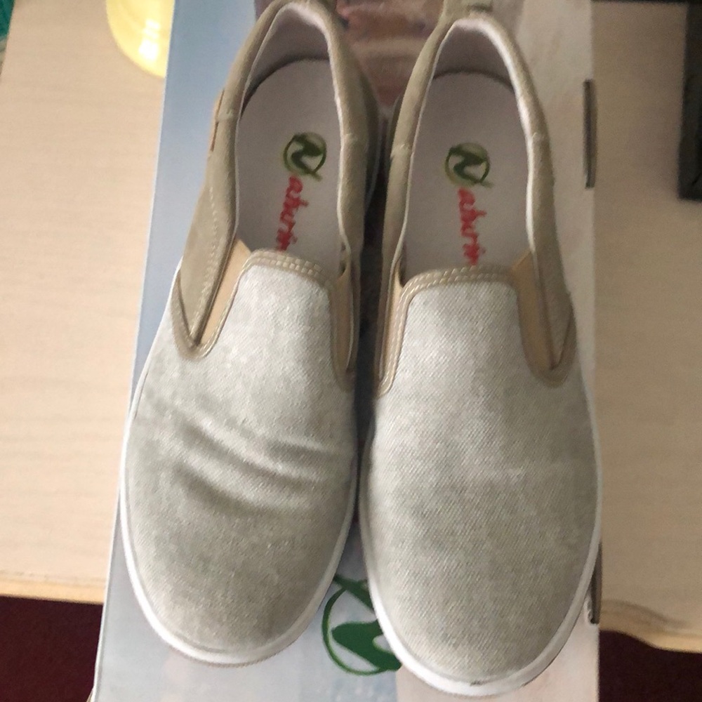 Boys pull on sneakers